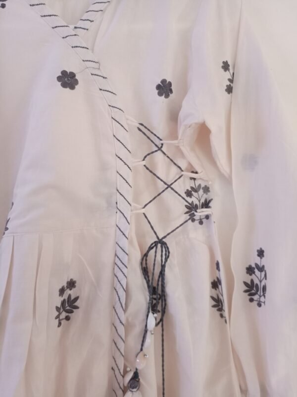 IVORY - Image 4